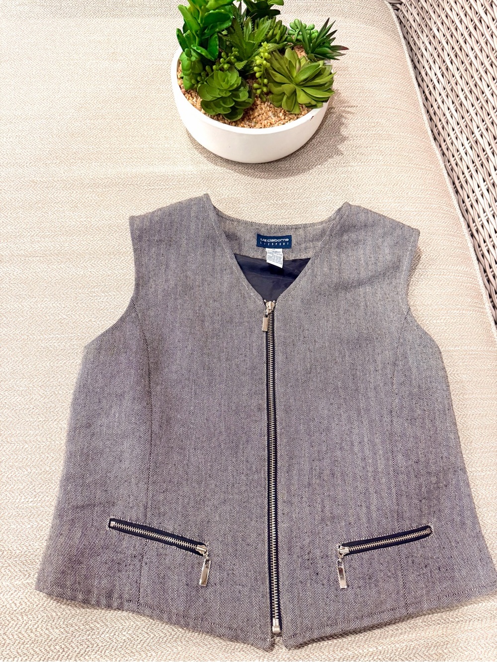 Liz Claiborne Gray Sleeveless Zip-Front Vest